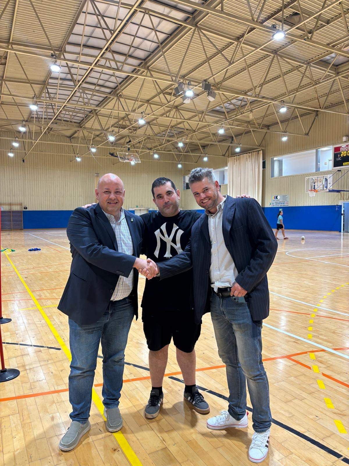 Il·lustre Senyor Pere Rodríguez , alcalde de la ciutat de Montmeló, Senyor Miquel Tinto , president de la Penya Blaugrana de Montmeló i el senyor Fran Valverde, sots president del Col·legi Oficial d’Agents Comercials de Sabadell.